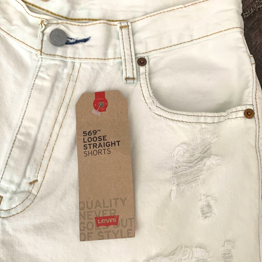 Levis
569™
LOOSE
STRAIGHT
SHORTS